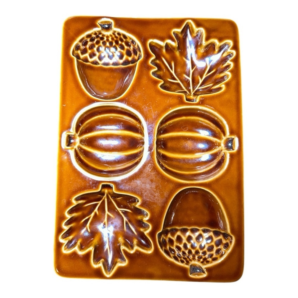 Crate & Barrel Fall Harvest Acorn/Pumpkin/Leaves Baking Cakelet Muffin Pan